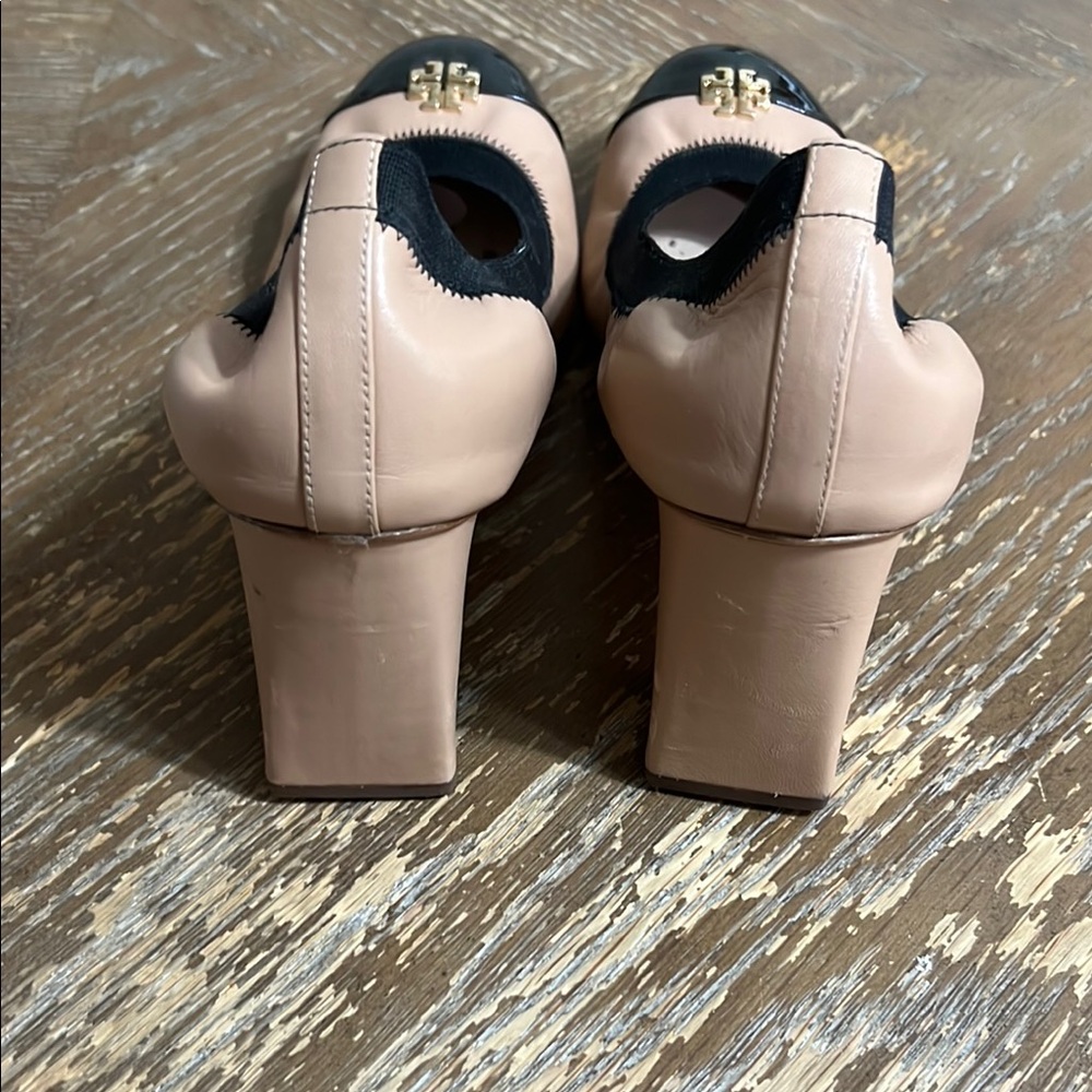 Tory Burch Women's Black and Tan Ballet Flats - Picture 2 of 4
